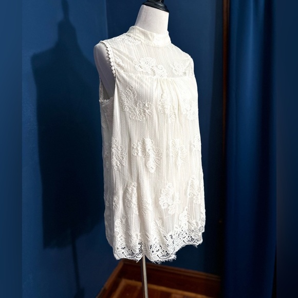 ▫️donated White High Neck Lace Top - Picture 2 of 10